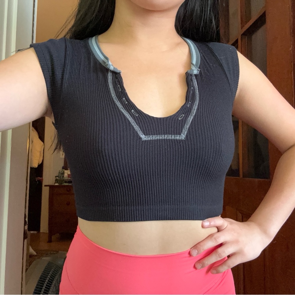 urban outfitters crop top